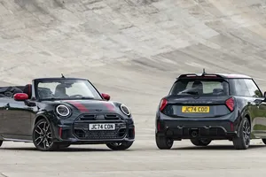 Los nuevos, y más auténticos, MINI John Cooper Works ya tienen precios, adrenalina pura para dominar el asfalto