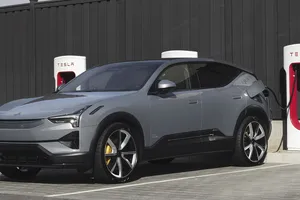 Polestar accede a los cargadores Tesla en USA pero una medida contra China amenaza con arruinar a la marca de coches sueca