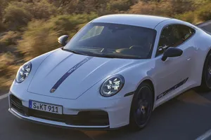 Nuevo Porsche 911 Carrera T 2025, el deportivo por excelencia para puristas con un giro inesperado frente a la tradición