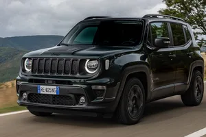 El Jeep Renegade estrena la gama 2025, llegan nuevas versiones y se marcha un importante acabado