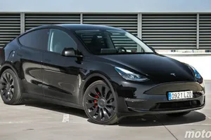 La versión de 7 plazas del Tesla Model Y llega a España con un precio (y autonomía) para rivalizar con el Peugeot E-5008