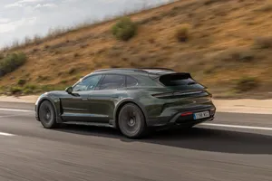 Viajamos de Valencia a Madrid a bordo de un Porsche Taycan para comprobar el estado de salud de la red de carga