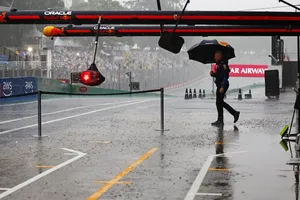 La lluvia cambia los planes de la F1, con la clasificación el domingo y nuevo horario para la carrera