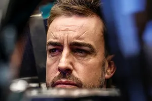 Nada parece funcionar en Aston Martin, que lleva a Fernando Alonso al límite: “Le estamos pidiendo demasiado”