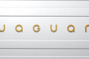 "No gustará a todo el mundo". Jaguar admite que su nuevo (y controvertido) logotipo saldrá muy caro a la marca