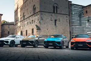 Pedro Sánchez pedía "menos Lamborghini", pero la marca italiana se está hinchando a vender como nunca antes