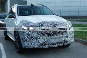 Fotos espía revelan nuevos detalles del Mercedes GLE 2026, un facelift que apuesta por más lujo y tecnología