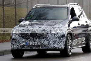 El Mercedes GLE 2026 da un paso al frente en estas fotos espía al dejar entrever una de sus novedades más esperadas