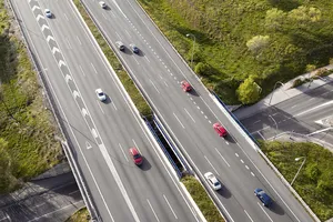 Todos creemos hacerlo bien, pero la DGT nos recuerda cada año cómo conducir correctamente por autovías y autopistas