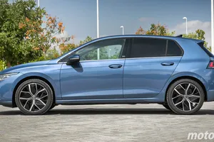 El renovado compacto líder en Europa está en oferta con más de 3.000 € de descuento para poner en apuros al Peugeot 308