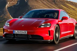 El nuevo Porsche Taycan GTS 2025 se atreve con potencia y autonomía extremas y una recarga de récord