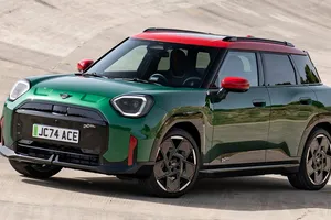 El nuevo MINI Aceman JCW ya tiene precio en España, 258 CV extraídos de un motor eléctrico