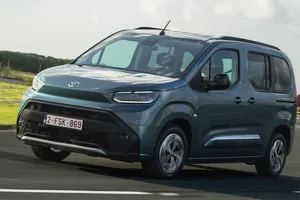 Toyota tiene su propio Citroën Berlingo que acaba de ser actualizado y ya está a la venta con más de 1.500 € de descuento