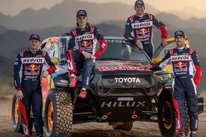 Seis Toyota GR DKR Hilux Evo de última generación forman la armada japonesa en el Dakar 2025