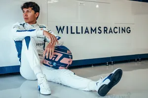 Alex Albon no quiere excusas en Williams: “Empezamos 2024 con un coche pasado de peso”