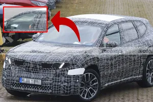 Un vistazo más al interior del nuevo BMW iX3 en estas fotos espía confirman una revolución absoluta