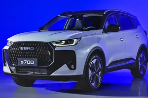 El nuevo EBRO S700 ya tiene precios, así es la gama del SUV que rivaliza con el KIA Sportage y es 4.000 € más barato