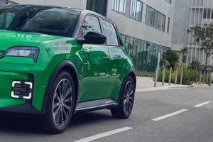 Apenas tiene un par de meses de vida, pero este coqueto coche eléctrico francés ya se vende más que el Tesla Model Y