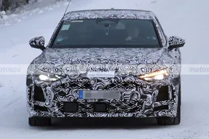 El nuevo Audi RS 5 2026 muestra su agresividad en la nieve, un deportivo híbrido que será potente y muy rápido