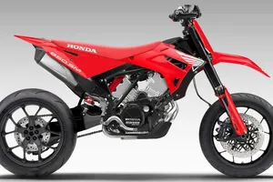 Esta es la Supermoto de tus sueños, es de Honda y tiene un motor turbo que nadie ha explorado jamás, ni en coches