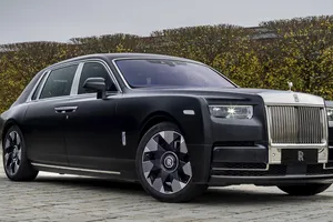 El exclusivo Phantom Dragon inaugura los Rolls-Royce especiales de 2025 con un toque de lujo chino