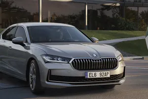 Skoda lanza los Superb PHEV en España, hasta 130 km eléctricos y el lujo de una berlina (o familiar) de gama alta