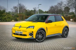 Prueba Renault 5, el coche eléctrico que levanta pasiones allá por donde pasa