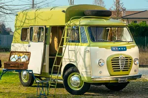 Esta Camper de Alfa Romeo es una gran desconocida, una joya de los 50 que cuesta tanto como un Stelvio