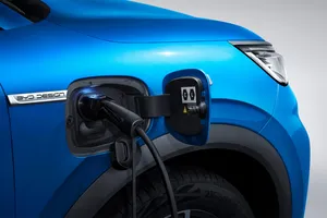 300 kilómetros de autonomía eléctrica en 5 minutos de carga, así es la nueva tecnología de 1.000 V de BYD
