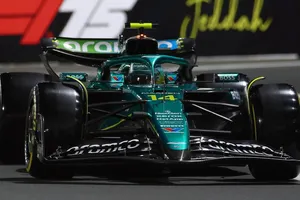 Alonso se resigna ante el drama de Aston Martin en Jeddah: de liderar en 2024 a ser octavo equipo... con suerte