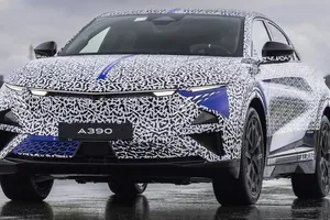 El nuevo Alpine A390 muestra sus cartas, deportividad extrema y un as secreto bajo la manga
