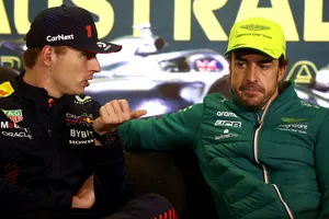 Aston Martin es el “candidato obvio” para Verstappen, que no teme a Alonso: “Siente que podría ganarle”