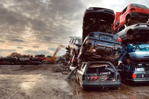 El chivatazo de Mercedes destapa un cártel de reciclaje en la industria del motor en Europa