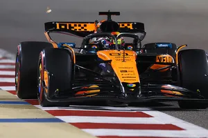 Piastri gana a placer una estratégica carrera que ahonda la crisis de Red Bull y Verstappen