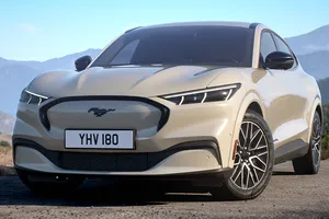 Nuevo Ford Mustang Mach-E 2025, importantes mejoras para el popular SUV eléctrico