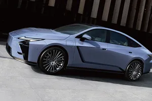Nuevo Lexus ES, la octava generación de la berlina japonesa se pasa también a la tecnología eléctrica