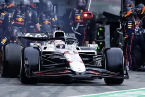 Max Verstappen frena a la tibia McLaren y triunfa en el tedio de Suzuka