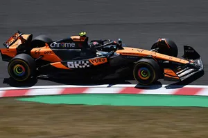 McLaren sigue marcando la pauta en unos entrenamientos en Suzuka donde el fuego volvió a ser protagonista