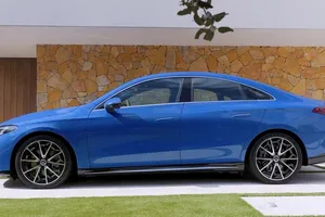 Mercedes descoloca a Audi y BMW, su nuevo CLA híbrido cuesta menos de lo que imaginas