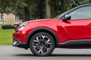 El compacto a precio de Dacia existe, se fabrica en España y, con etiqueta ECO y 7.900 € de descuento, es un chollo