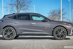 Es como el Audi A3 y, con etiqueta ECO y diseño premium, tiene un descuento para superar al BMW Serie 1