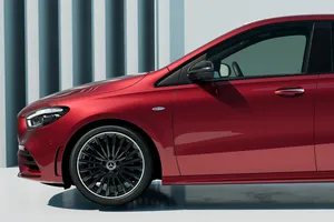 Es un monovolumen de los de antes y, con etiqueta ECO y 455 litros de maletero, este Mercedes es ideal para la familia