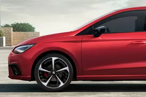 Tiene precio de Dacia y más de 5.000 € de descuento, este coche español es una apuesta segura frente a los MG chinos