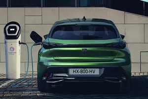 La gama híbrida enchufable de Peugeot, con 308, 3008 y 5008, reduce sus precios en España