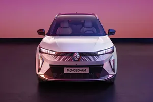 El mejorado Renault Scenic eléctrico ya tiene precios, ahora con tecnología V2L y carga más rápida
