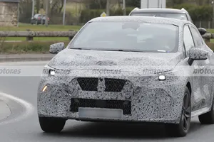 El nuevo Renault Clio 2026 sigue afinando su puesta a punto, el utilitario francés prepara novedades de calado
