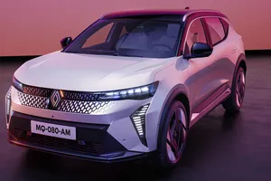 Renault no espera al facelift, el Scenic estrena tecnologías que marcan la diferencia