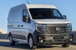 Nissan lanza una nueva furgoneta eléctrica más barata, pero con un detalle que sorprende y no es el precio