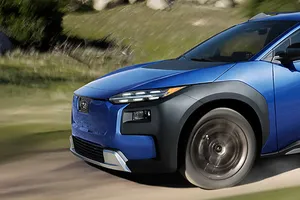 Más potente, grande y espacioso que el Subaru Solterra, el nuevo SUV eléctrico Trailseeker debuta cargado de tecnología