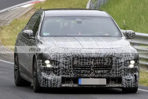 BMW resucita al Serie 7 Alpina, lujo extremo y actitud sin filtros para incomodar al Clase S ya rugen en Nürburgring